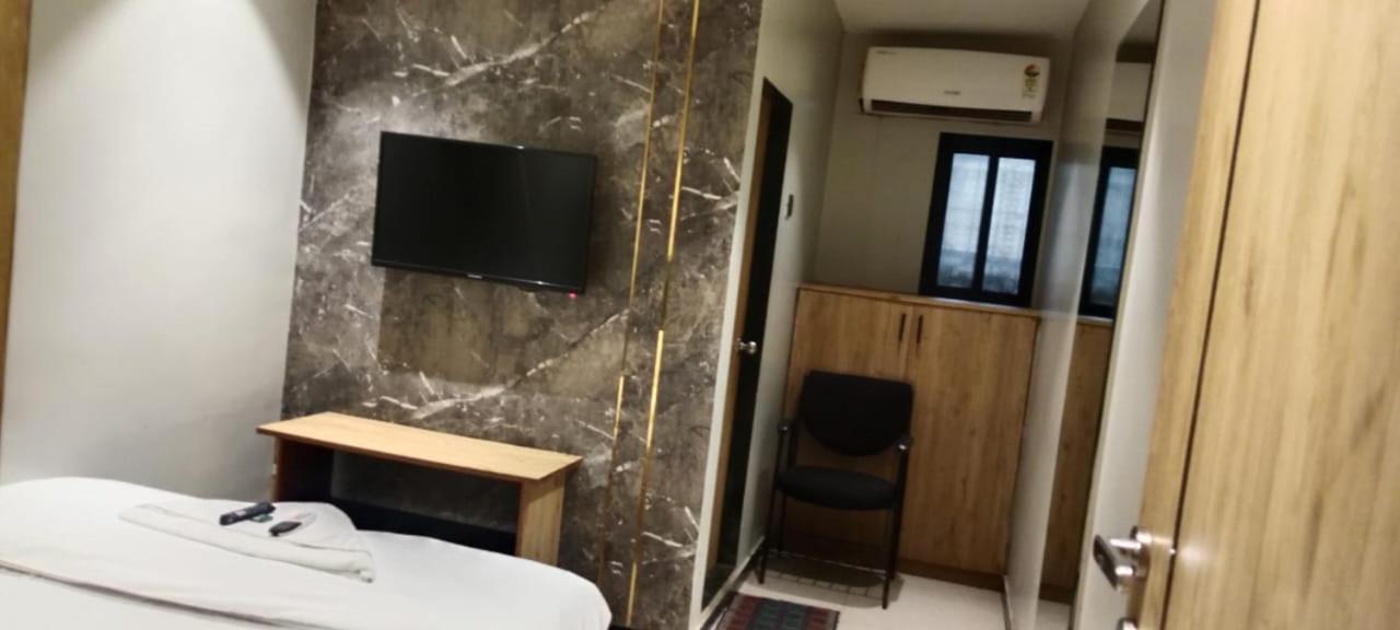 Hotel Sunrise Residency Мумбаи Экстерьер фото